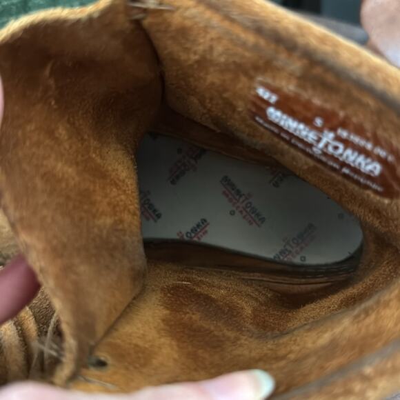 Minnetonka Tramper Tobacco Suede Lace Up Moccasin Fringe Booties - Picture 6 of 7